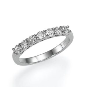 טבעת קלאסית משובצת שבעה יהלומים דגם R5226