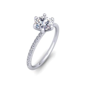 טבעת אלמה, טבעת זהב לבן קלאסית עם שידרוג של אבני צד לצידו של יהלום מרכזי